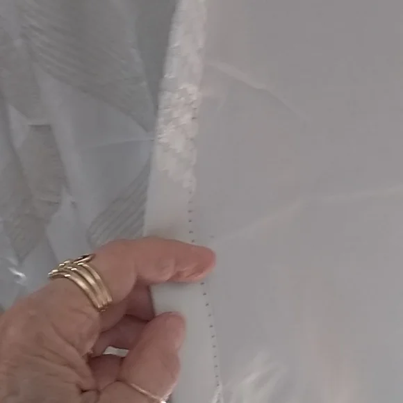 🆕2pr pale silver blackout drapes - Picture 3 of 5